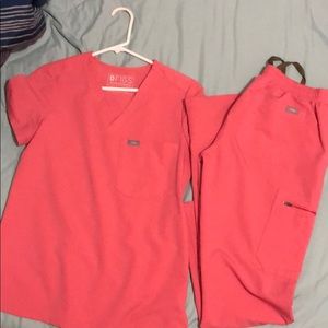 FIGS SCRUBS pink set